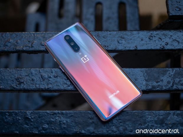Viitorul telefon de top de la OnePlus ar putea veni cu sistem super rapid de încărcare a bateriei
