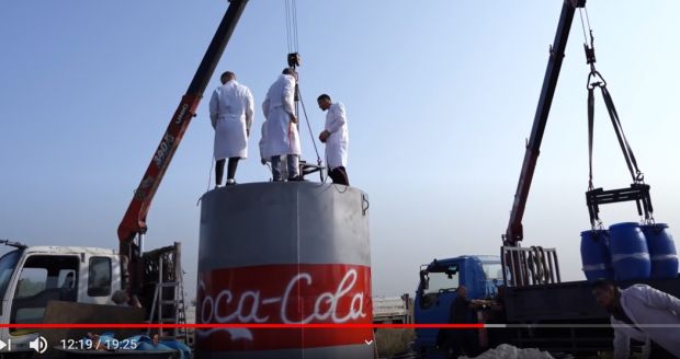 Experiment nebun! Cum au explodat peste 10.000 de litri de Coca-Cola VIDEO