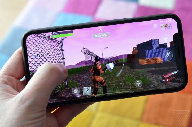 Suma fabuloasă cu care se vând iPhone-urile care au instalat jocul Fortnite, după ce Apple a retras titlul din App Store
