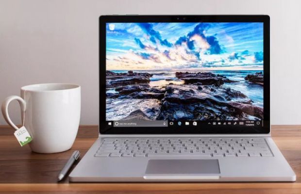 Laptopul surpriză pe care îl pregătește Microsoft. Este unul performant, de buget