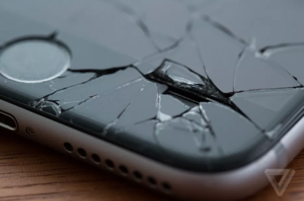 Apple lucrează la iPhone-ul pliabil cu un ecran se repară singur