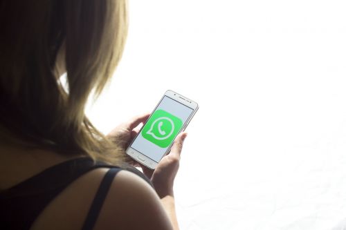 WhatsApp va permite utilizatorilor să șteargă din telefonul altor persoane pozele trimise