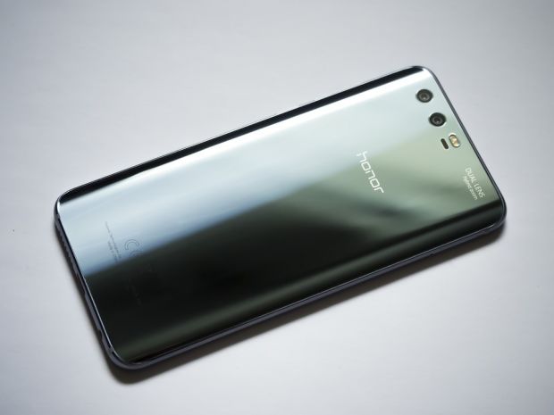 Huawei vinde brandul Honor. Ce se va întâmpla cu telefoanele produse sub acest nume