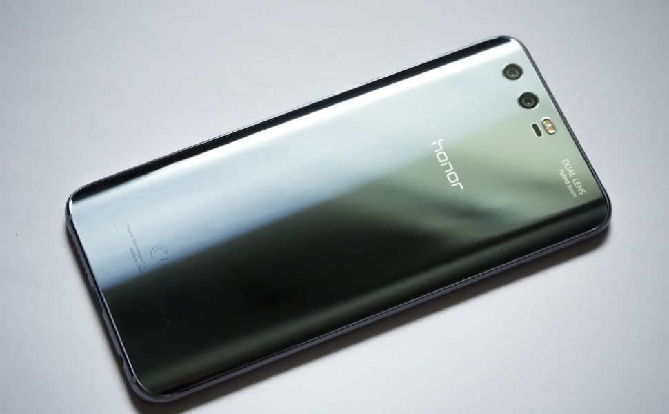 Huawei vinde brandul Honor. Ce se va întâmpla cu telefoanele produse sub acest nume
