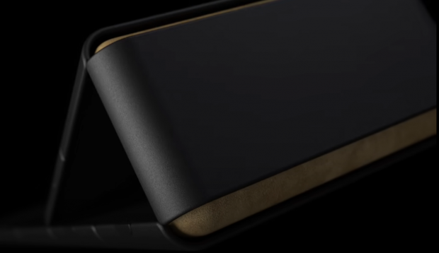 Un gadget cum nu ai mai văzut până acum. Cum arată smartphone-ul glisant , cu trei balamale
