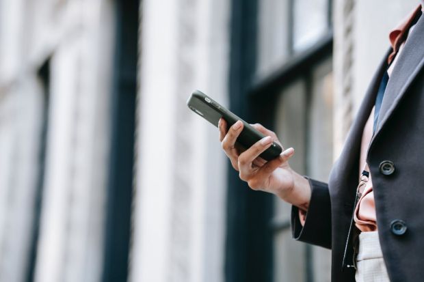 Un brand celebru ar putea lansa anul acesta un smartphone pliabil