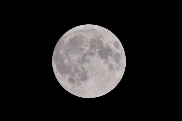 Proiect uimitor: Luna ar putea deveni al optulea continent al Terrei