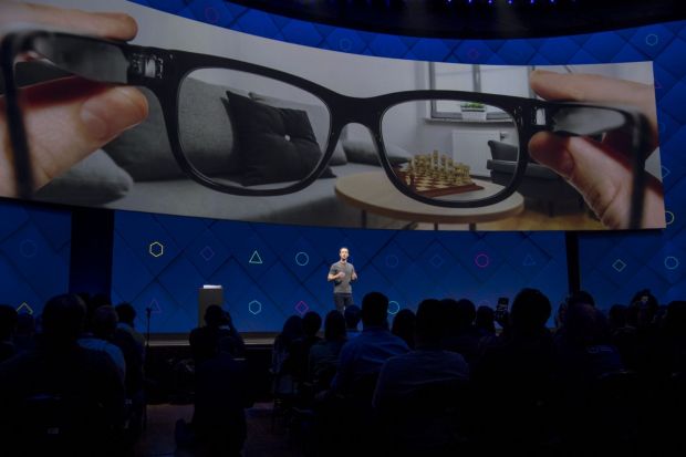 Facebook a lansat primii săi ochelari smart. Cum arată dispozitivul