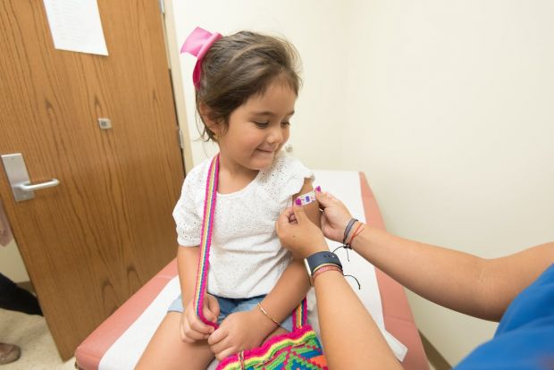 Vaccinul împotriva COVID-19 va fi disponibil curând și pentru copiii mai mici