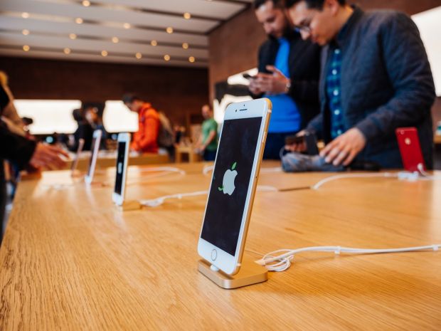 Mișcare fără precedent a Apple. Decizia controversată a companiei
