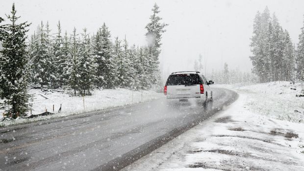 Cum să conduci în timpul iernii - 3 sfaturi esențiale pentru fiecare șofer