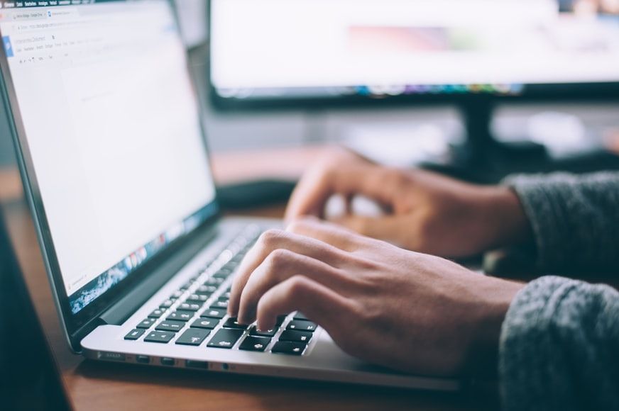 (P) Care sunt serviciile care te pot ajuta să alegi platforma de pariuri online?