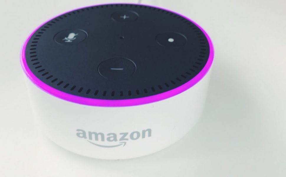 Cum te ascultă Amazon. Gigantul recunoaște că afișează reclame pe baza comenzilor vocale