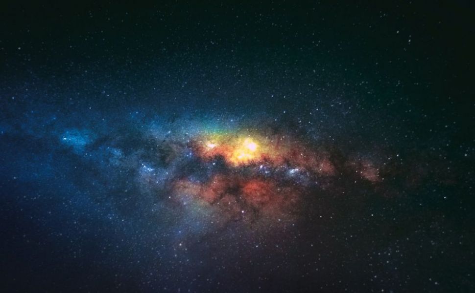Gaura neagră supermasivă din galaxia noastră, surprinsă pentru prima dată într-o fotografie