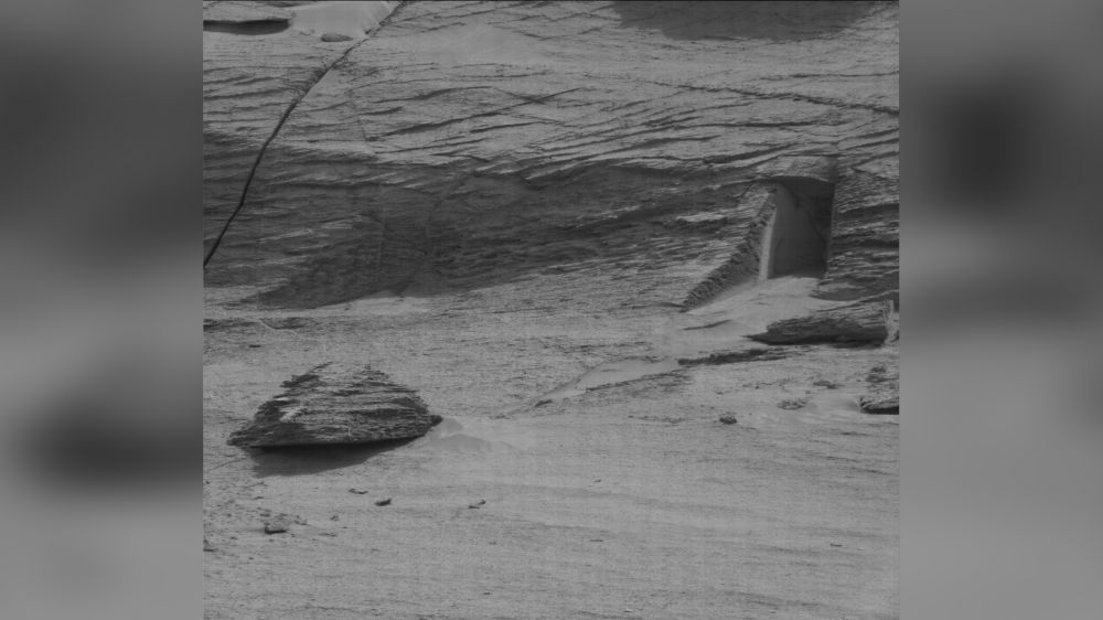 Ce este de fapt misterioasa poartă fotografiată pe Marte? Explicația oferită de cercetători