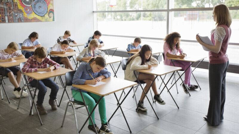 Evaluare Națională 2022 la Matematică. Elevii claselor a VIII-a dau ultima probă
