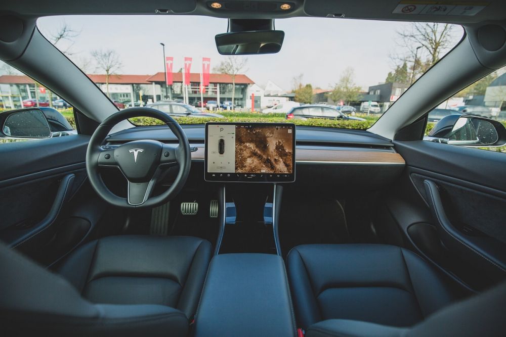 Încă un eșec la Tesla. Tehnologia de conducere autonomă nu a reușit să detecteze copiii aflați pe șosea, în cadrul testelor