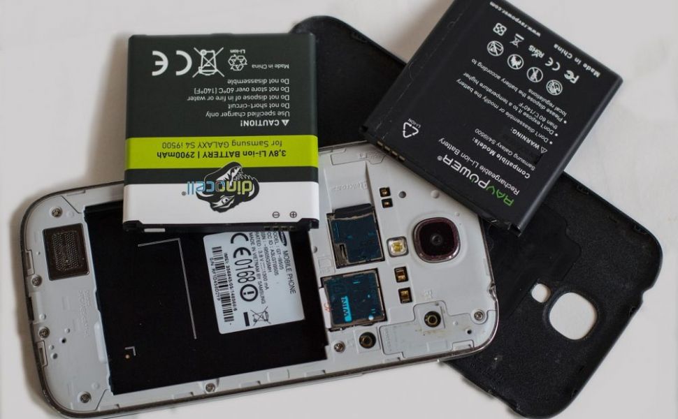 O reglementare UE ar putea readuce pe piață smartphone-urile cu baterie ce poate fi înlocuită