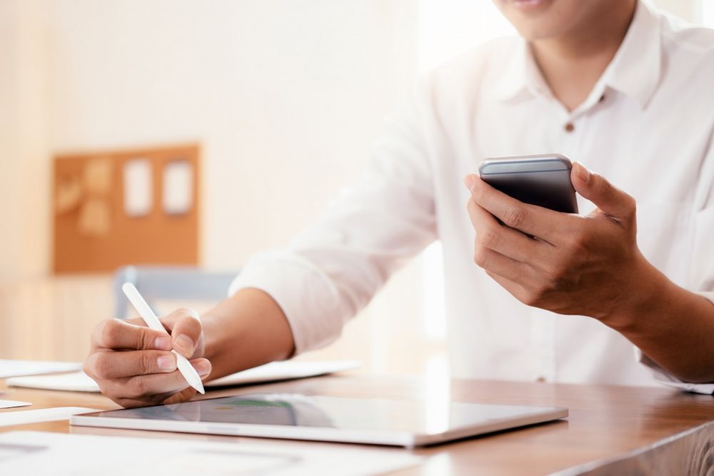 (P) Dezvoltarea mediului online în România, susținută și în 2023 de îmbunătățirea condițiilor de acces la internet