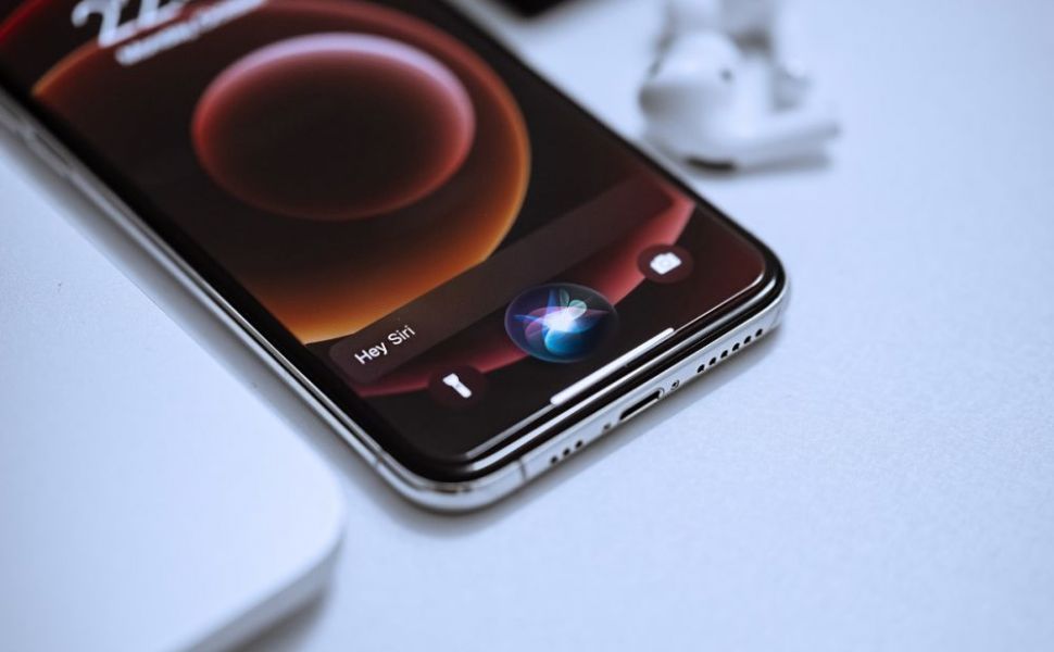 Apple face încă un pas către reversed wireless charging, metoda prin care îți vei putea alimenta căștile AirPods direct din iPhone