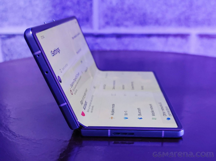 Surface Duo 3 de la Microsoft va avea un ecran pliabil