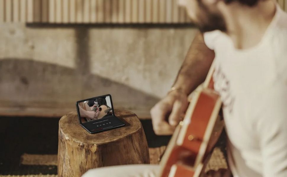 Google a lansat Pixel Fold, primul său telefon pliabil