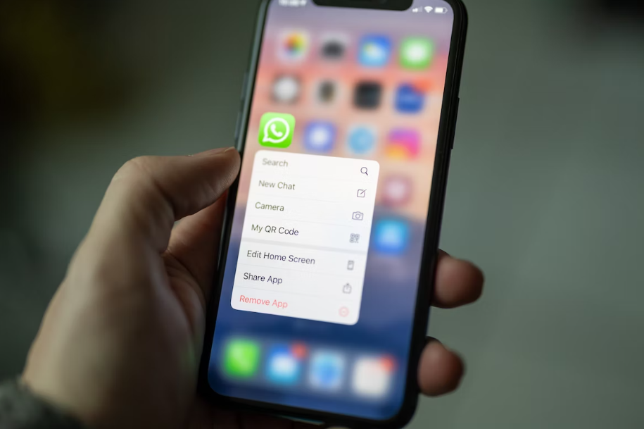 Acum îți poți proteja printr-o parolă specială conversațiile importante din WhatsApp